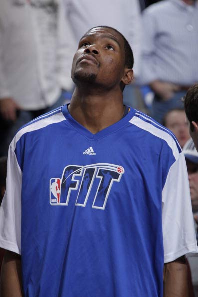 莫兰特和克莱赛后互喷险些爆发冲突，被队友和教练组及时拉开（赛后莫兰特与克莱激烈对喷险酿冲突，队友与教练组迅速拉架）