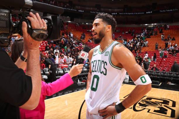 端水？克罗斯评历史最佳11人：C罗、梅西、大罗、小罗均在列（克罗斯评选史上最佳11人：梅西、C罗与大小罗悉数入选）