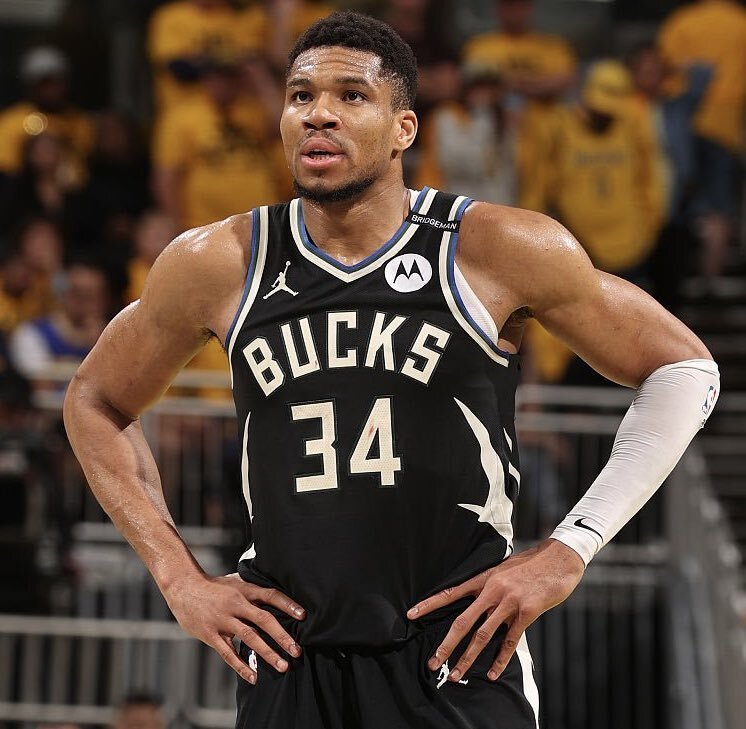 奇兵！泰森15中11轰24分，第三节独砍16分（爆发！泰森15投11中砍下24分，第三节独得16分）