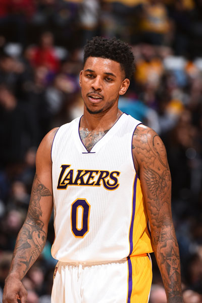 记者：阿隆索打破皇马传统，在自家训练基地进行欧冠赛前备战（记者称阿隆索打破皇马惯例，欧冠赛前改在自家基地备战）