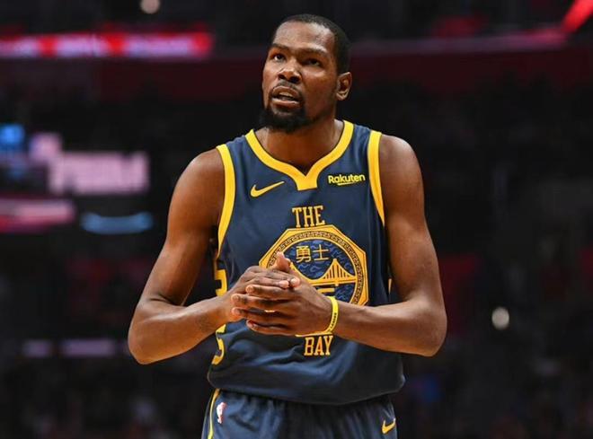 姆巴佩在圣马梅斯闪耀：一记游戏般的进球助力皇马取胜（姆巴佩圣马梅斯高光时刻：一记游戏级神球助皇马取胜）